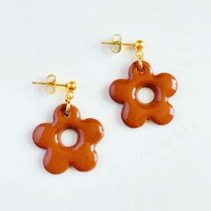 Poly Bloem Oorbellen Bruin