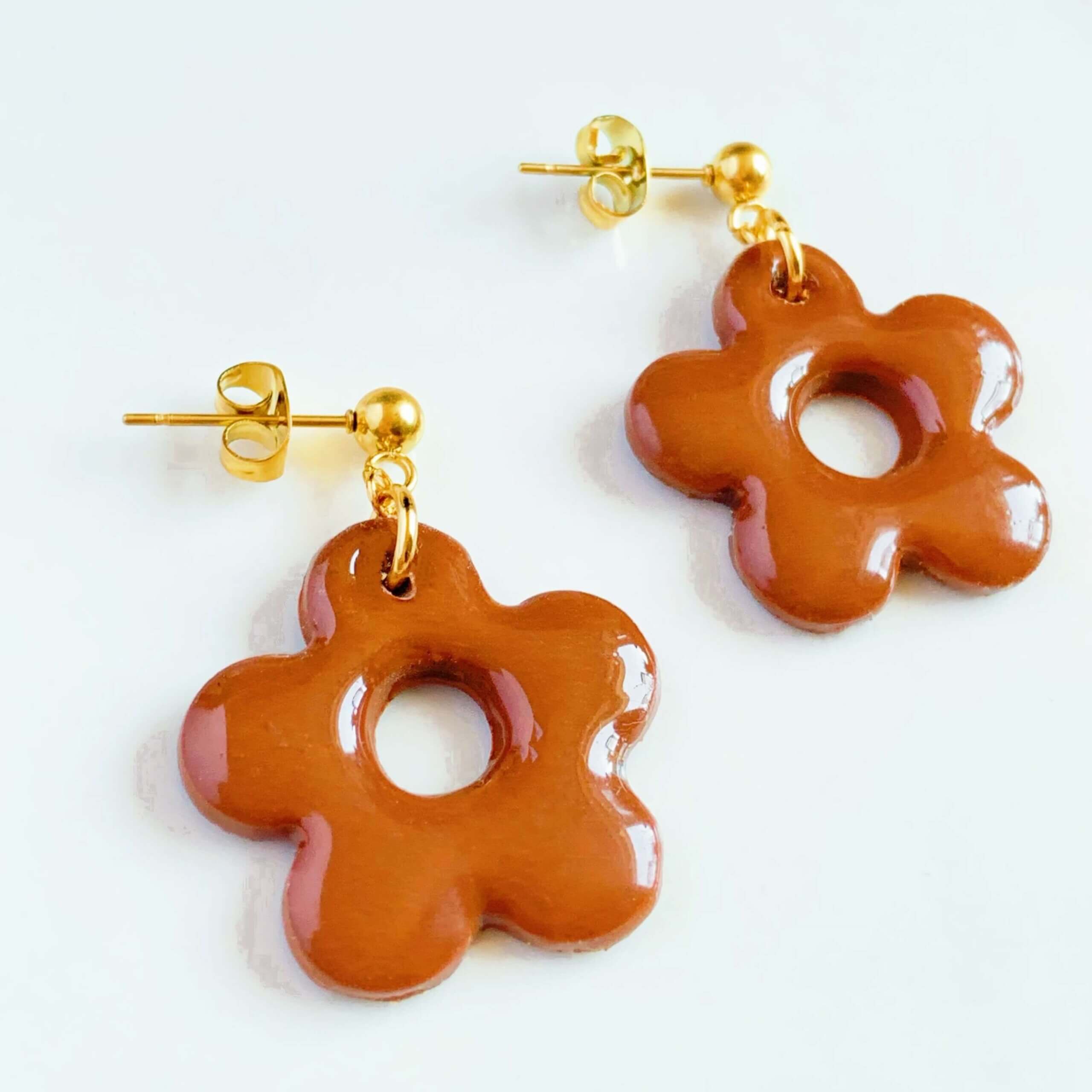 Poly Bloem Oorbellen Bruin - Afbeelding 3