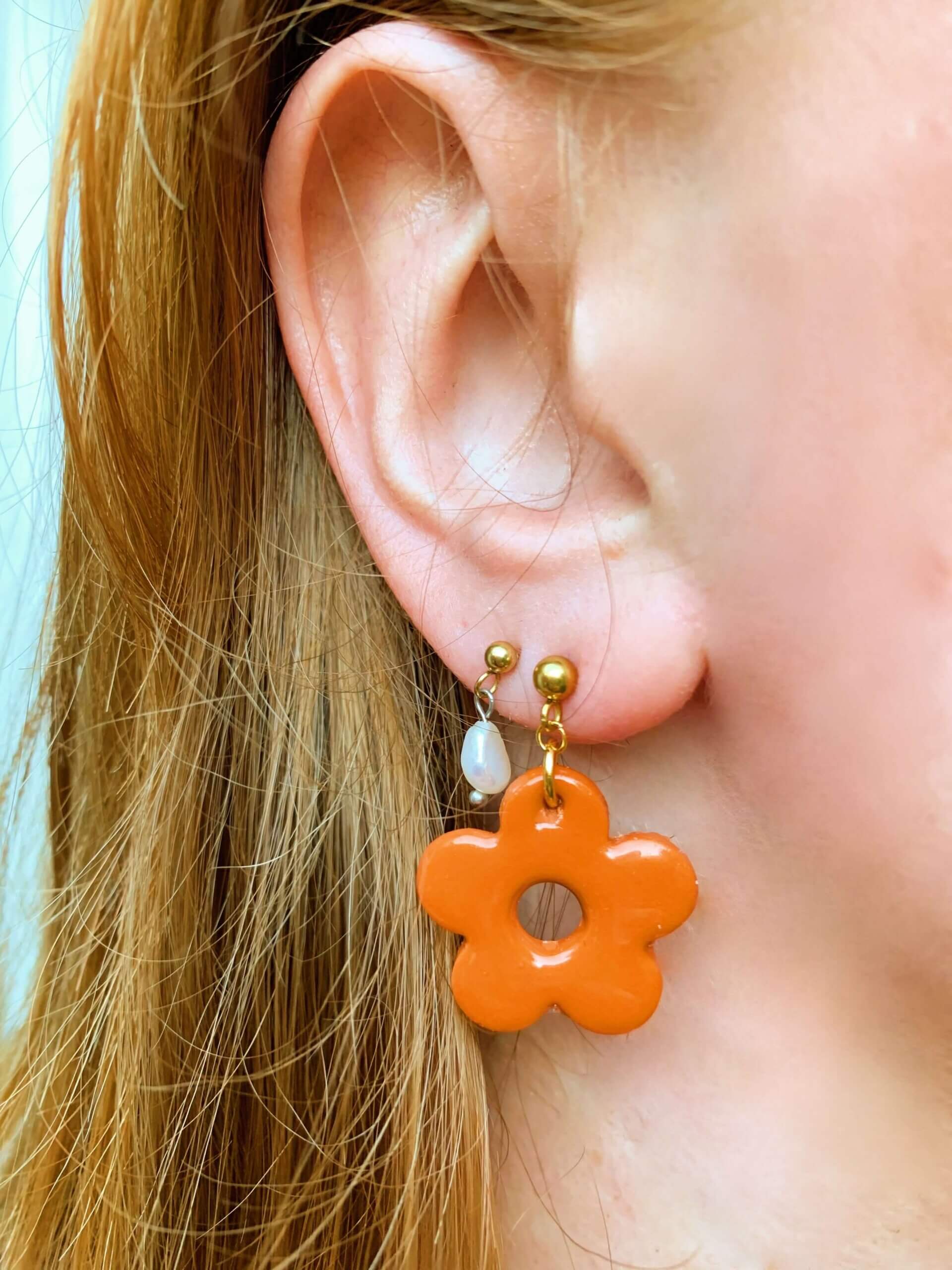 Poly Bloem Oorbellen Bruin - Afbeelding 2